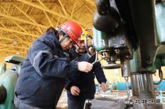 河南完美体育义煤公司千秋煤矿：机修车间拜师学艺